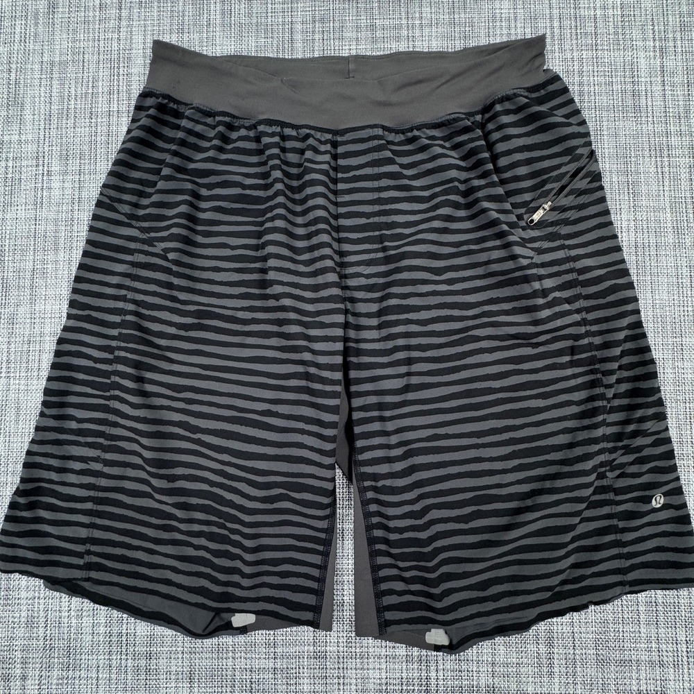 Lululemon Mens Medium Gray Black Striped Lined Gym Shorts Drawstring Pockets